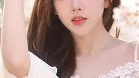 冯清超短裙亮相酒吧，与四位猛男畅玩，疑与王宝强分手传闻再起